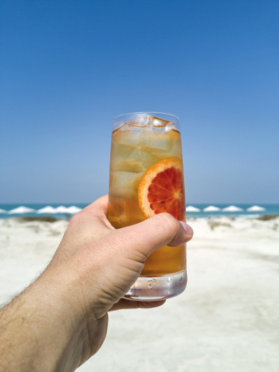 海滩上的鸡尾酒