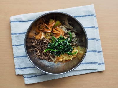 韩国食品牛肉蔬菜石锅拌饭