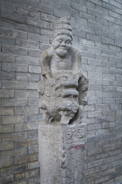 石头拴马柱