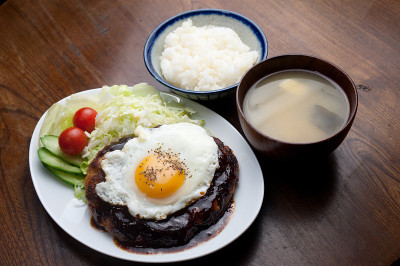 日式家庭烹饪汉堡牛排