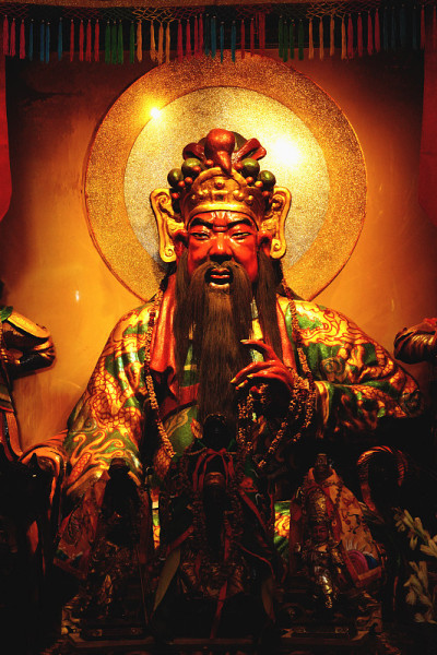 万隆佛法拉姆西维拉的雕像之一