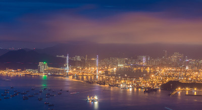 在香港航行