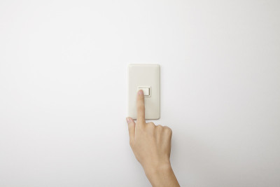 用手按电动开关