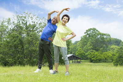 体操老年夫妇