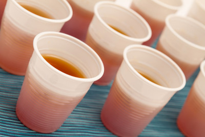 一次性茶杯。
