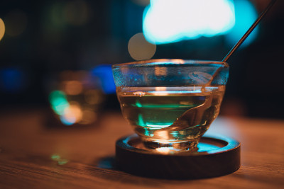 在夜店喝杯绿茶