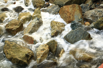 岩石和水