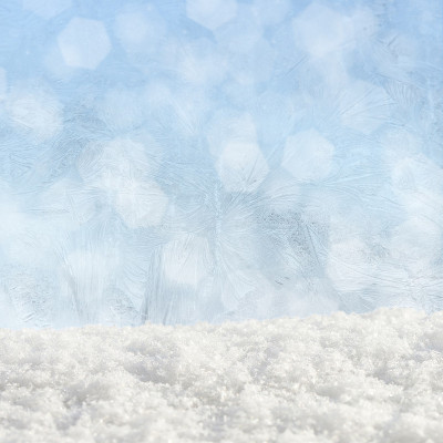 圣诞节日背景与磨砂玻璃和雪堆