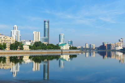 城市中心的天际线和伊塞特河。叶卡特琳堡。俄罗斯