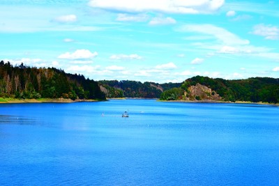 deep blue lake Wahnbachtalsperre