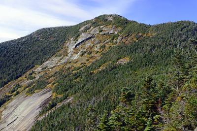 在攀登哥特山的高山景观，阿迪朗达克，纽约