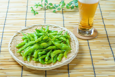 煮青豆和一杯啤酒