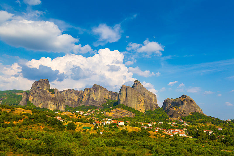 有陨石的山景