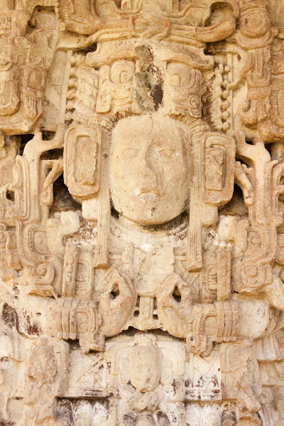 古代玛雅人的雕塑