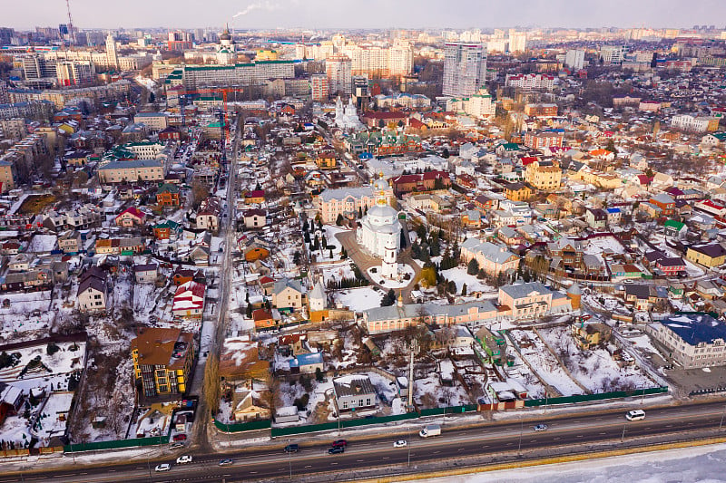 Alekseevo-Akatov修道院和沃罗涅日冬季的老住宅区