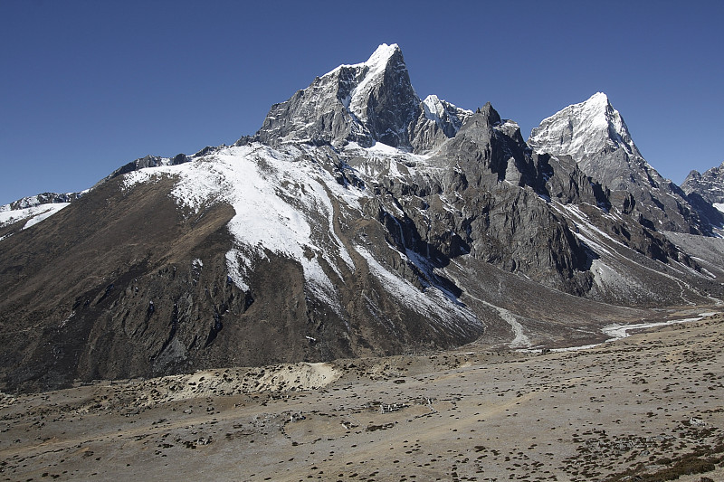 尼泊尔Khumbu Periche村附近的山脉