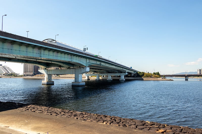 连接西宫和芦谷垃圾填埋场的公路桥