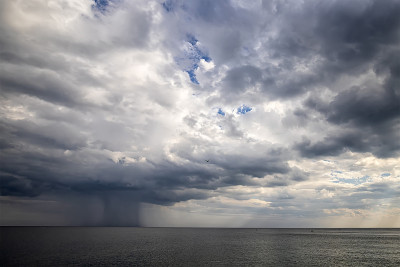 狂风暴雨的