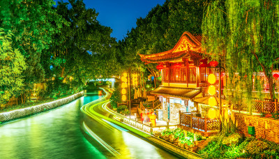夜景:南京的游船和古建筑