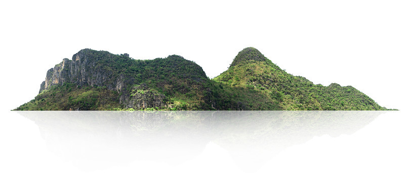 全景山与树孤立在白色的背景