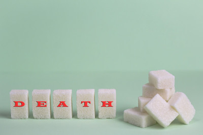 糖的肿块。白色死亡。糖尿病危险的产品。