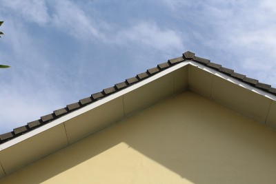 房子的屋顶和天空