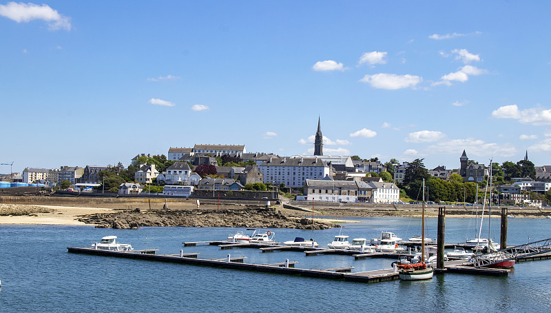 Douarnenez。特雷博尔港和海滨的景色。Finistere。布列塔尼