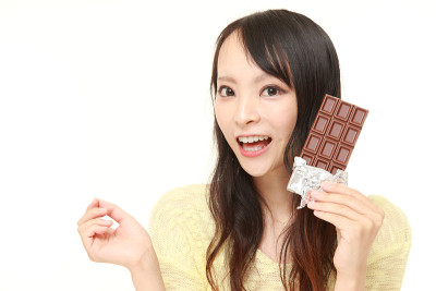 日本女子吃巧克力