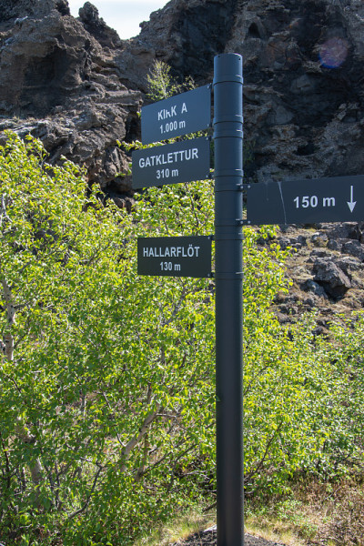 冰岛北部的Dimmuborgir是一片熔岩地和熔岩湖的遗迹。它位于克拉弗拉火山系统的火山活动性区域。