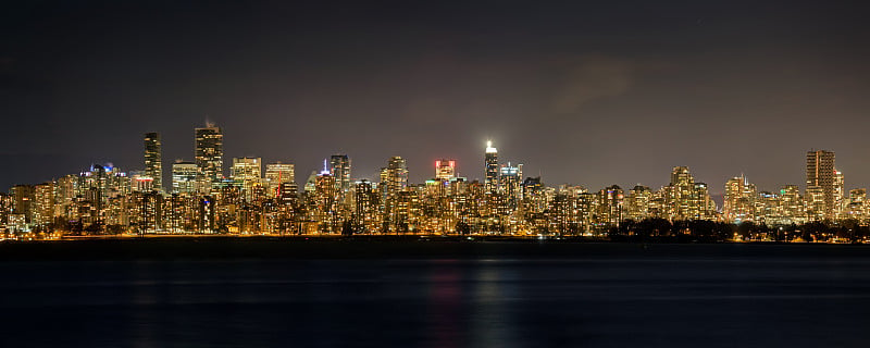 温哥华市中心的夜景，从杰里科海滩，温哥华，BC，加拿大