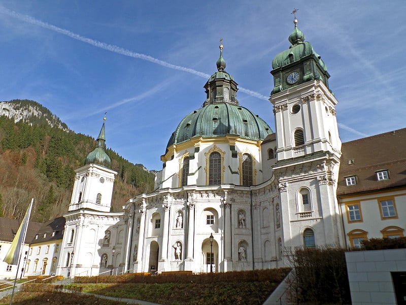 华丽的洛可可教堂Ettal修道院或Kloster Ettal在Garmisch-partenkirc