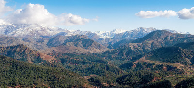 非洲摩洛哥缎山雪山