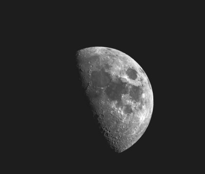 暗夜空中娥眉月