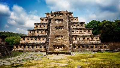 墨西哥韦拉克鲁斯塔金的Los Nidos金字塔。Mexican pyramid。