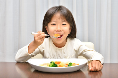 日本女孩吃食物