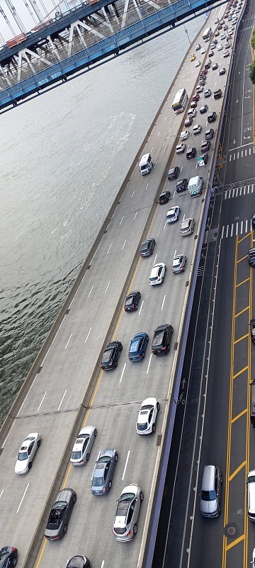曼哈顿大桥下的高速公路特写