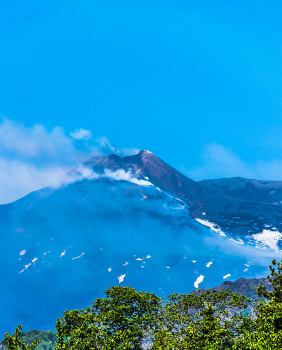 西西里岛埃特纳火山喷发的灰尘和火山灰