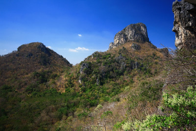 岩石、山崖、蓝天
