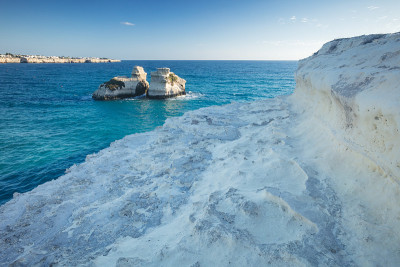 “两姐妹”摇滚在Torre dell'Orso, malendgno，普利亚，意大利