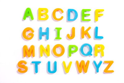 按字母顺序排列的彩色字母
