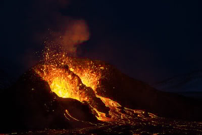 冰岛雷克雅内斯法格拉尔斯贾尔山的盖尔丁达里尔火山喷发点
