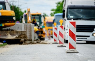 道路工程和警告灯