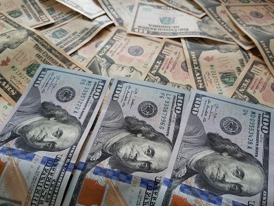 经营理念、背景、金融投资和货币兑换:美元现金随时准备投资世界各地