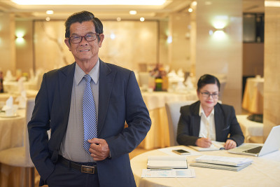 自信的资深企业家