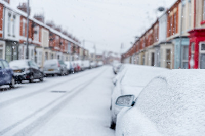大雪覆盖了英国的街道