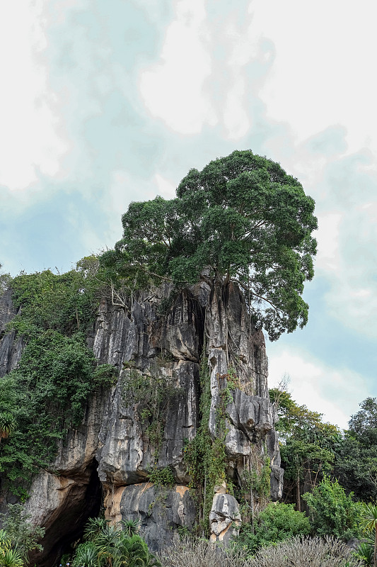 泰国罗伊省美丽的山景旅游景点