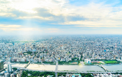 城市城市天际线鸟瞰图在近藤区，日本