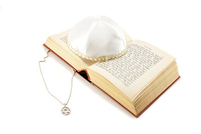 犹太节日静物生活与torah，大卫星和kippah