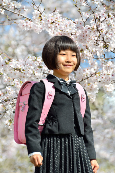 新一年生の女の子(桜)
