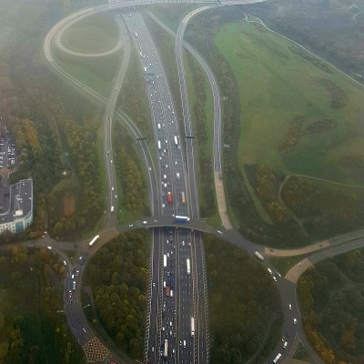 在高速公路上